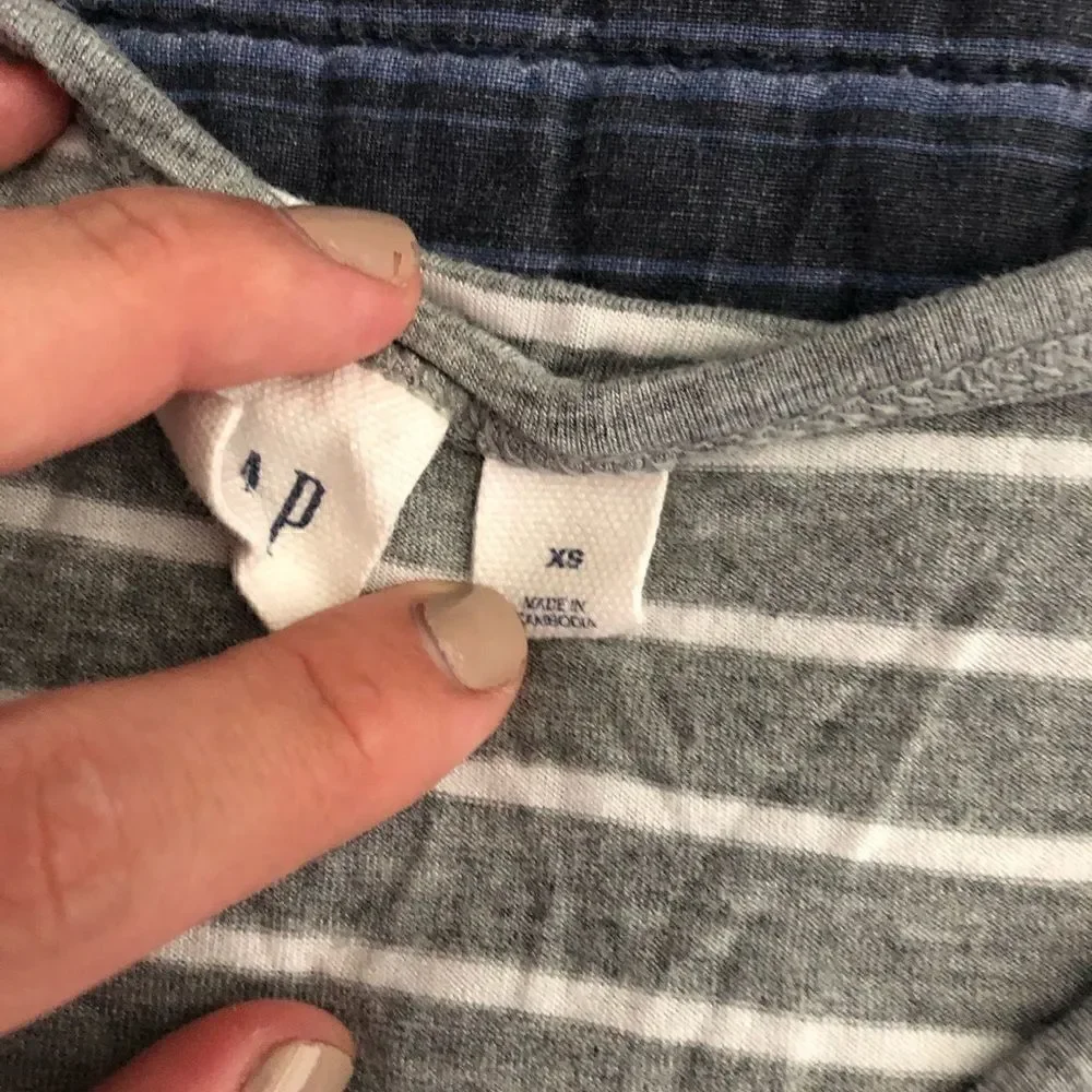 Gap long sleeve shirt gray and white size XS